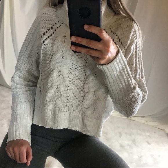 🎉HP!🎉 “CABIN FEVER” Sweater in White - Picture 2 of 4